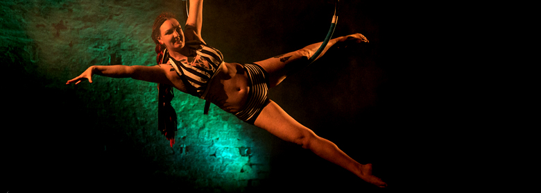 Auftritt : Pole Dance, Ringakrobatik, Vertikaltuch : International Tribal Festival Hannover - Lady Kitty´s Hell´s Belles